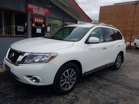 2013 Nissan Pathfinder for sale at Best Deal Motors in Saint Charles MO