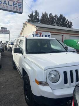 2016 Jeep Patriot for sale at ALVAREZ AUTO SALES in Des Moines IA