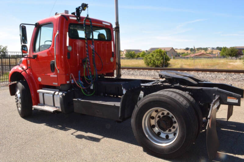 2012 Freightliner M2 106