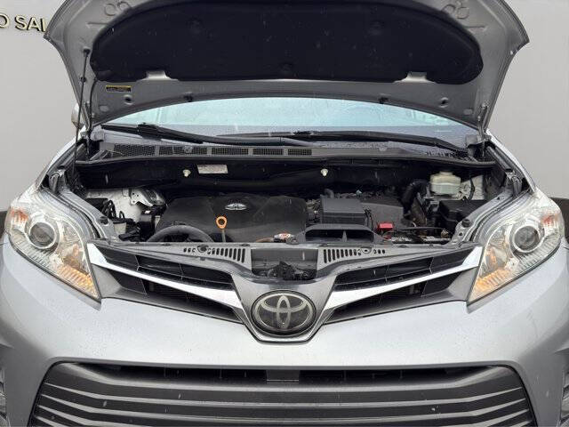 2020 Toyota Sienna XLE Premium 8-Passenger