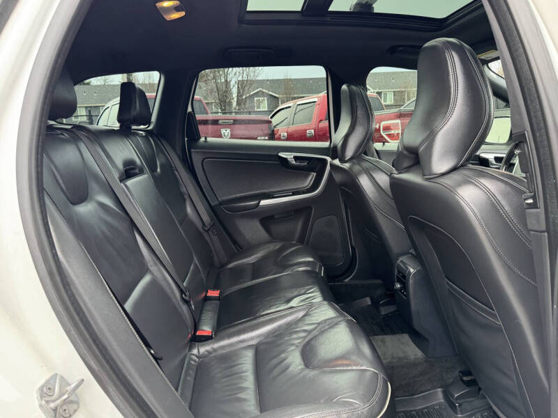 2016 Volvo XC60 T6 Drive-E R-Design Platinum