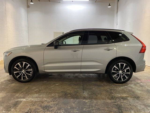 2025 Volvo XC60 B5 Plus Dark Theme