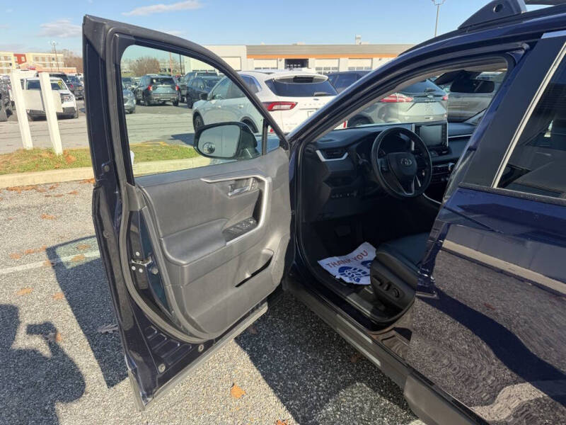 2020 Toyota RAV4 XLE Premium