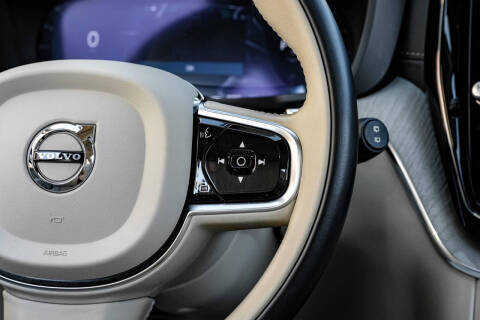 2023 Volvo XC60 B5 Ultimate Dark Theme