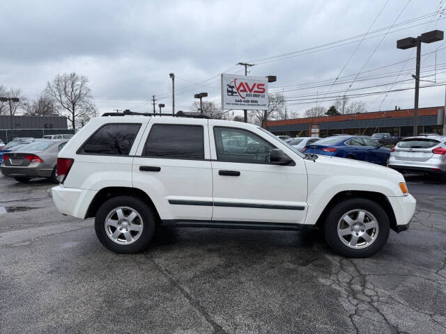 2009 Jeep Grand Cherokee Laredo photo 4