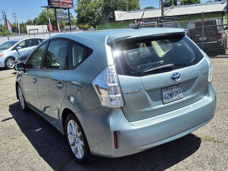2013 Toyota Prius v Five - Photo 6