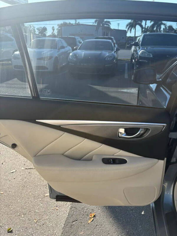 2015 Infiniti Q50 Premium