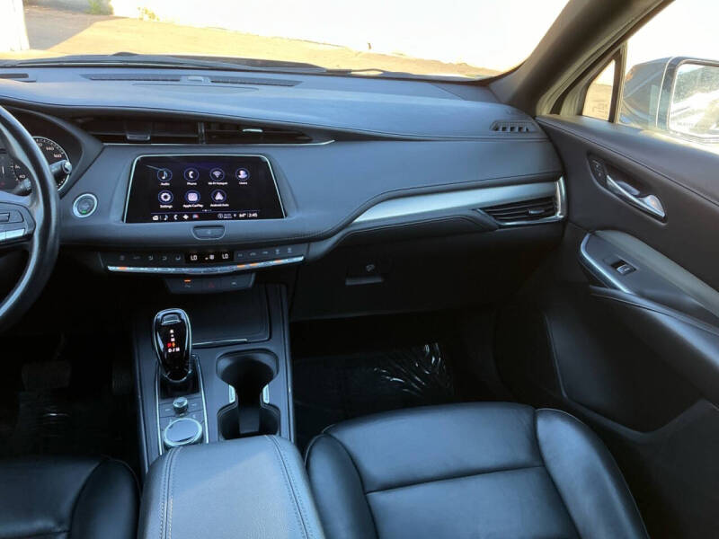 2023 Cadillac XT4 Premium Luxury