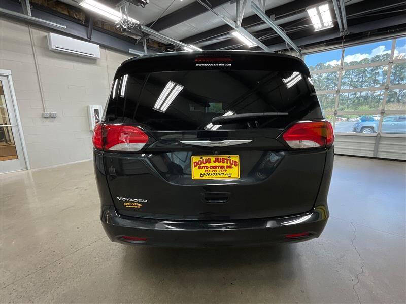 2022 Chrysler Voyager LX