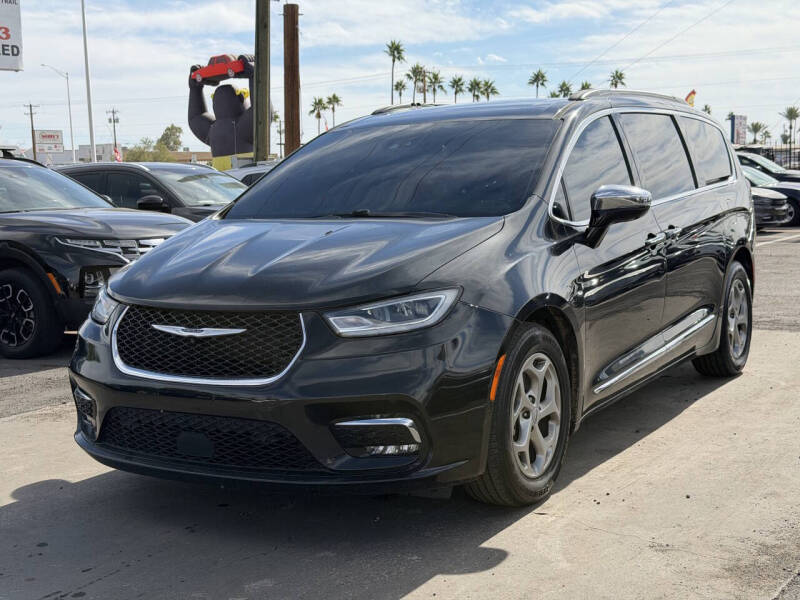 2022 Chrysler Pacifica Limited's photo