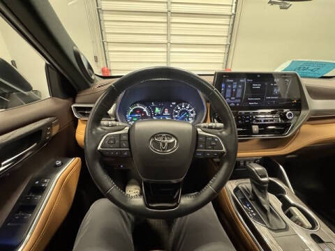 2021 Toyota Highlander Hybrid Platinum