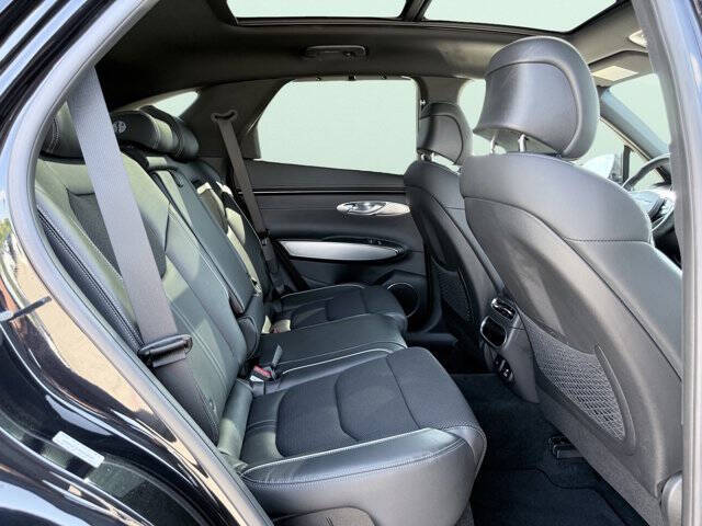 2022 Genesis GV70 2.5T Standard