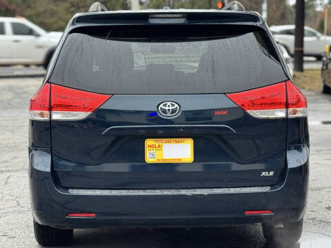 2012 Toyota Sienna XLE 7-Passenger Auto Access Seat