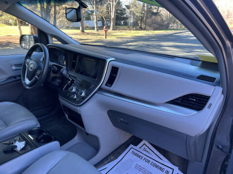 2017 Toyota Sienna LE 7-Passenger