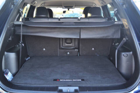 2023 Mitsubishi Outlander SE