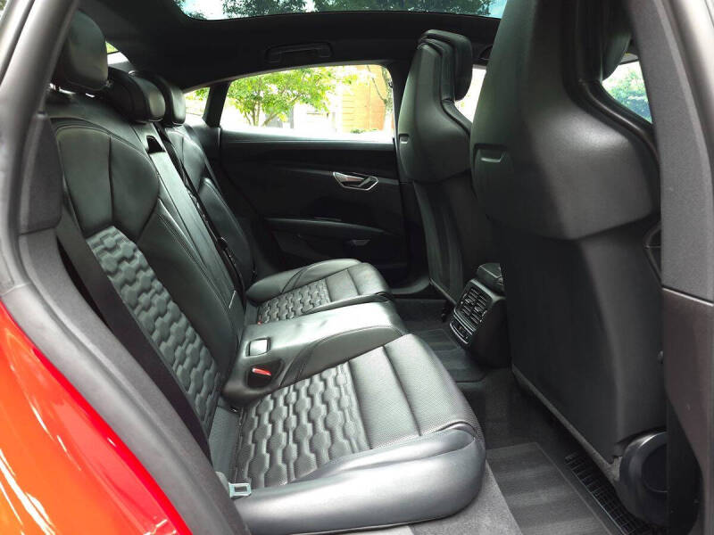 2024 Audi e-tron GT quattro Premium Plus