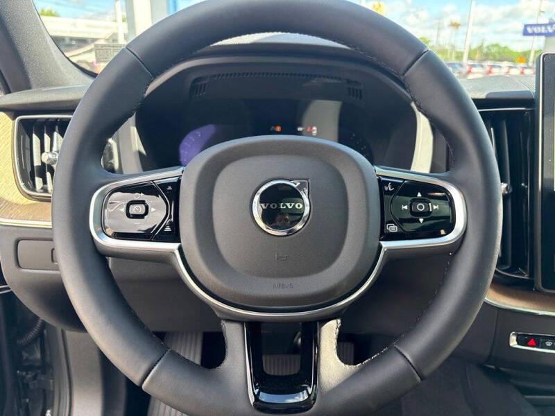 2026 Volvo XC60 B5 Plus