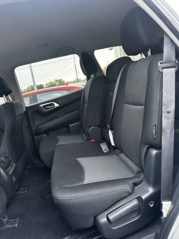 2018 Nissan Pathfinder SV