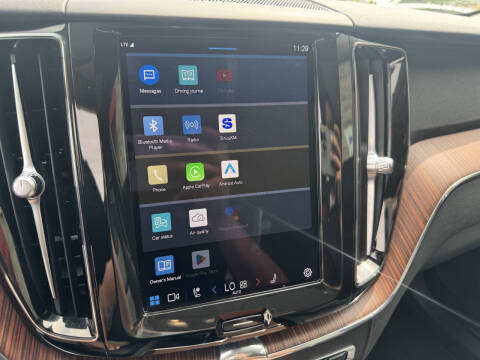 2024 Volvo XC60 B5 Plus Dark Theme