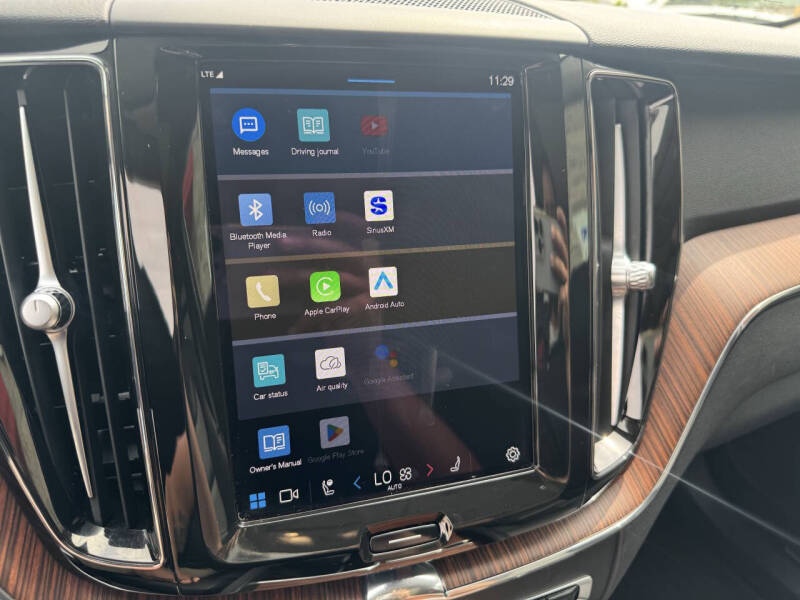 2024 Volvo XC60 B5 Plus Dark Theme