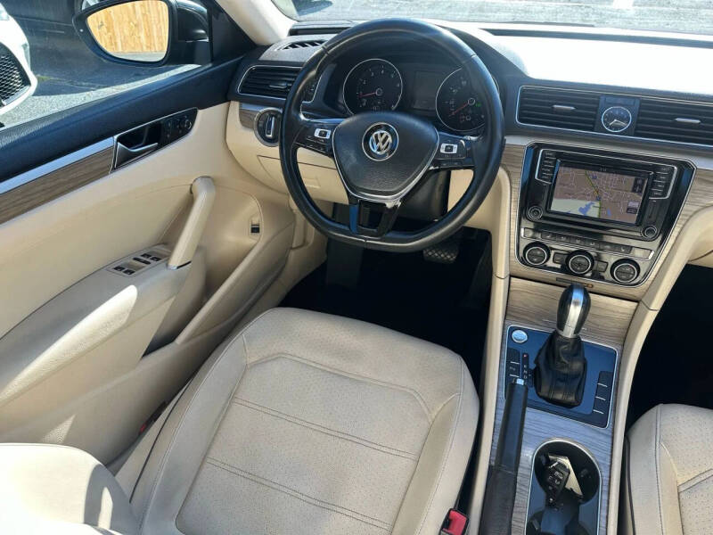 2017 Volkswagen Passat 1.8T SE