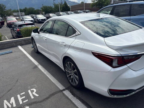 2019 Lexus ES 300h
