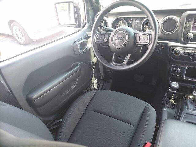 2021 Jeep Gladiator Willys Sport