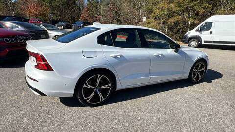 2024 Volvo S60 B5 Plus Dark Theme