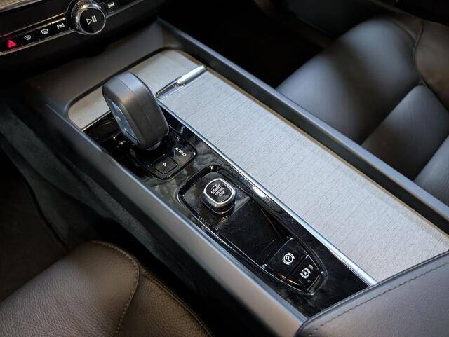 2025 Volvo XC60 B5 Plus Dark Theme