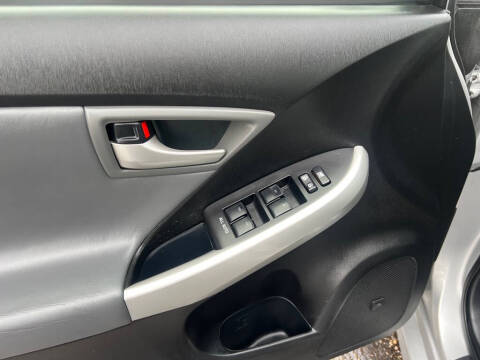 2013 Toyota Prius Plug-in Hybrid Advanced