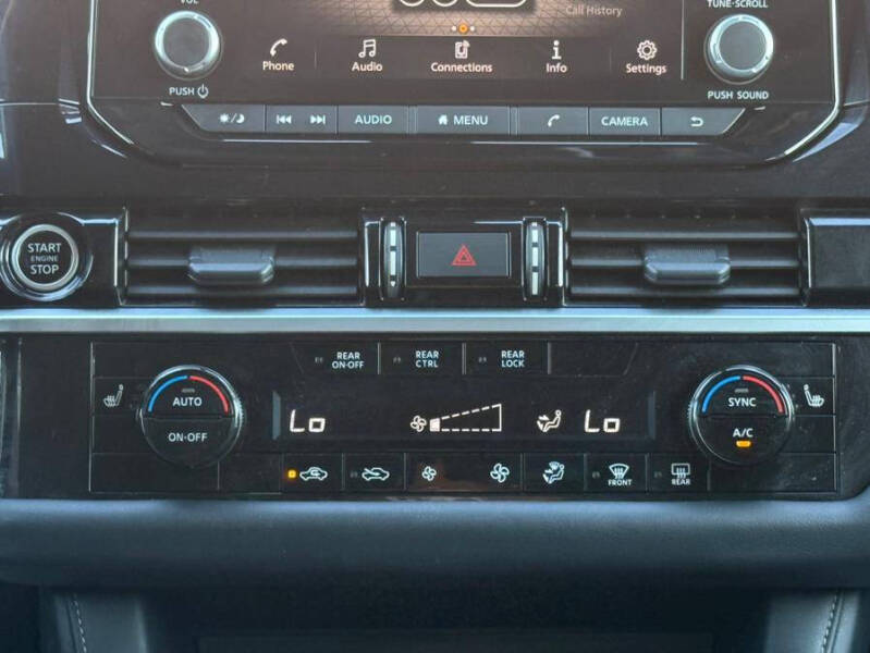 2024 Nissan Pathfinder SV