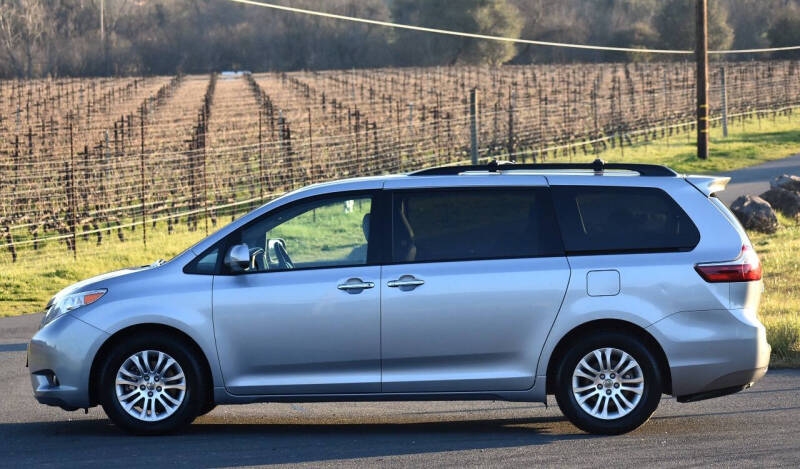 2016 Toyota Sienna XLE Premium 8-Passenger