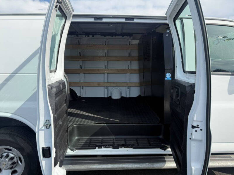 2024 Chevrolet Express 2500