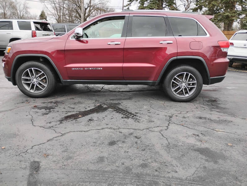 2018 Jeep Grand Cherokee for sale at Select Auto Group in Wyoming MI