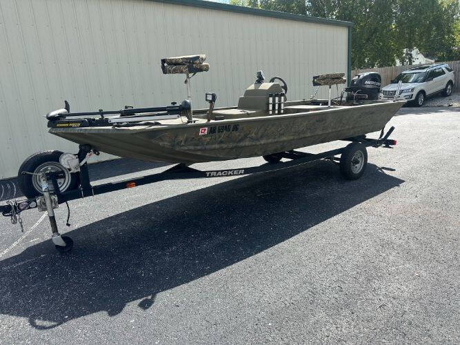 2017 Tracker Grizzly