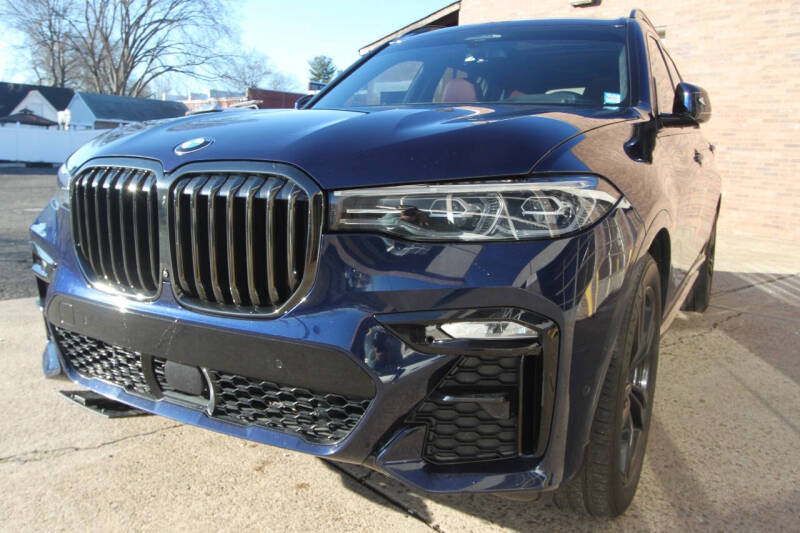 BMW X7's photo