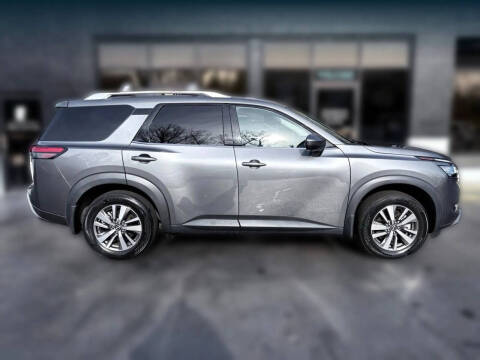 2022 Nissan Pathfinder SL