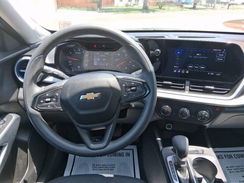 2025 Chevrolet Trax LS
