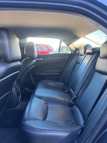 2017 Chrysler 300 Limited