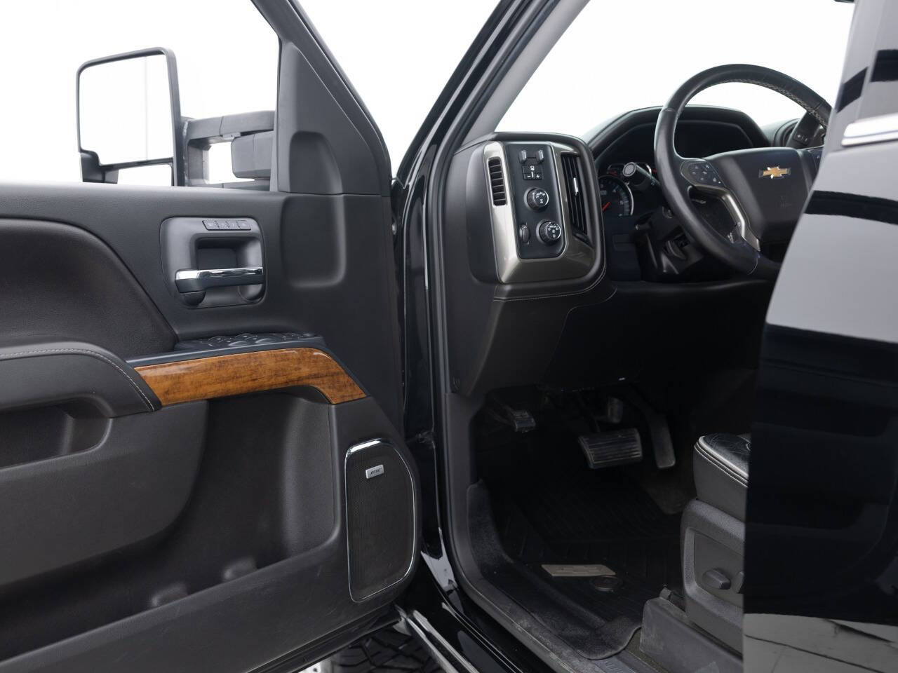 Used Car 2017 Chevrolet Silverado 1500  High Country 4x4 4dr Crew Cab 5.8 Ft. Sb For Sale Under $25,000 In Coal City, Illinois