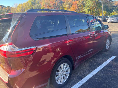 2017 Toyota Sienna XLE 7-Passenger