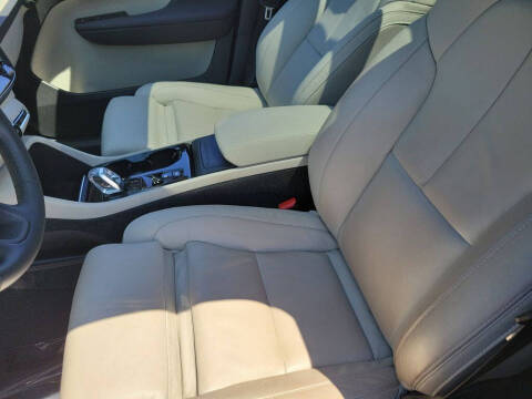 2023 Volvo XC40 B5 Plus Bright Theme