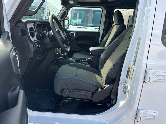 2025 Jeep Gladiator NightHawk