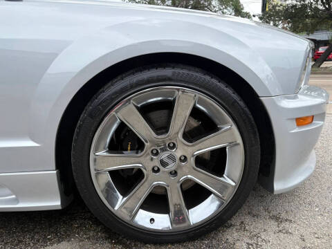 2005 Ford Mustang GT Deluxe