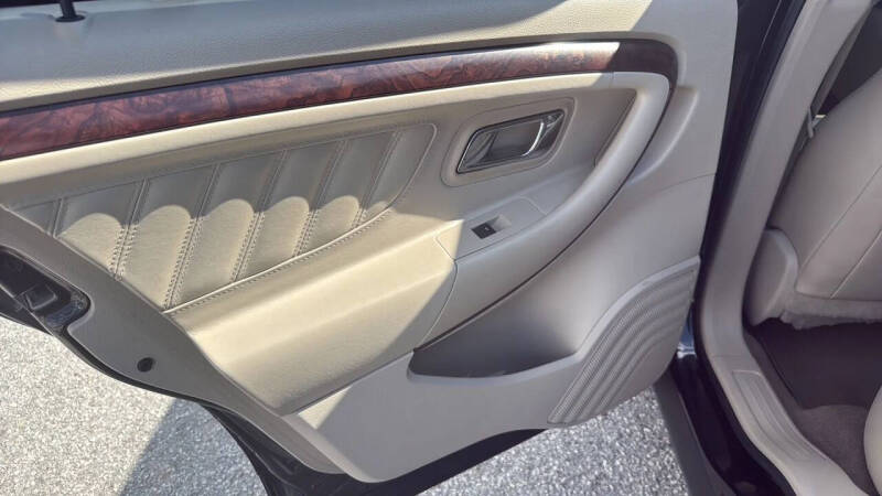 2010 Ford Taurus Limited