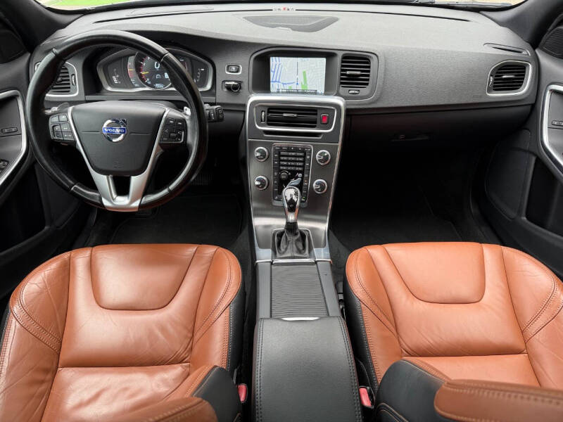 2015 Volvo V60 T5 Drive-E Platinum