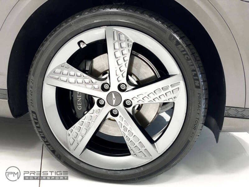 2023 Genesis GV70 2.5T Standard