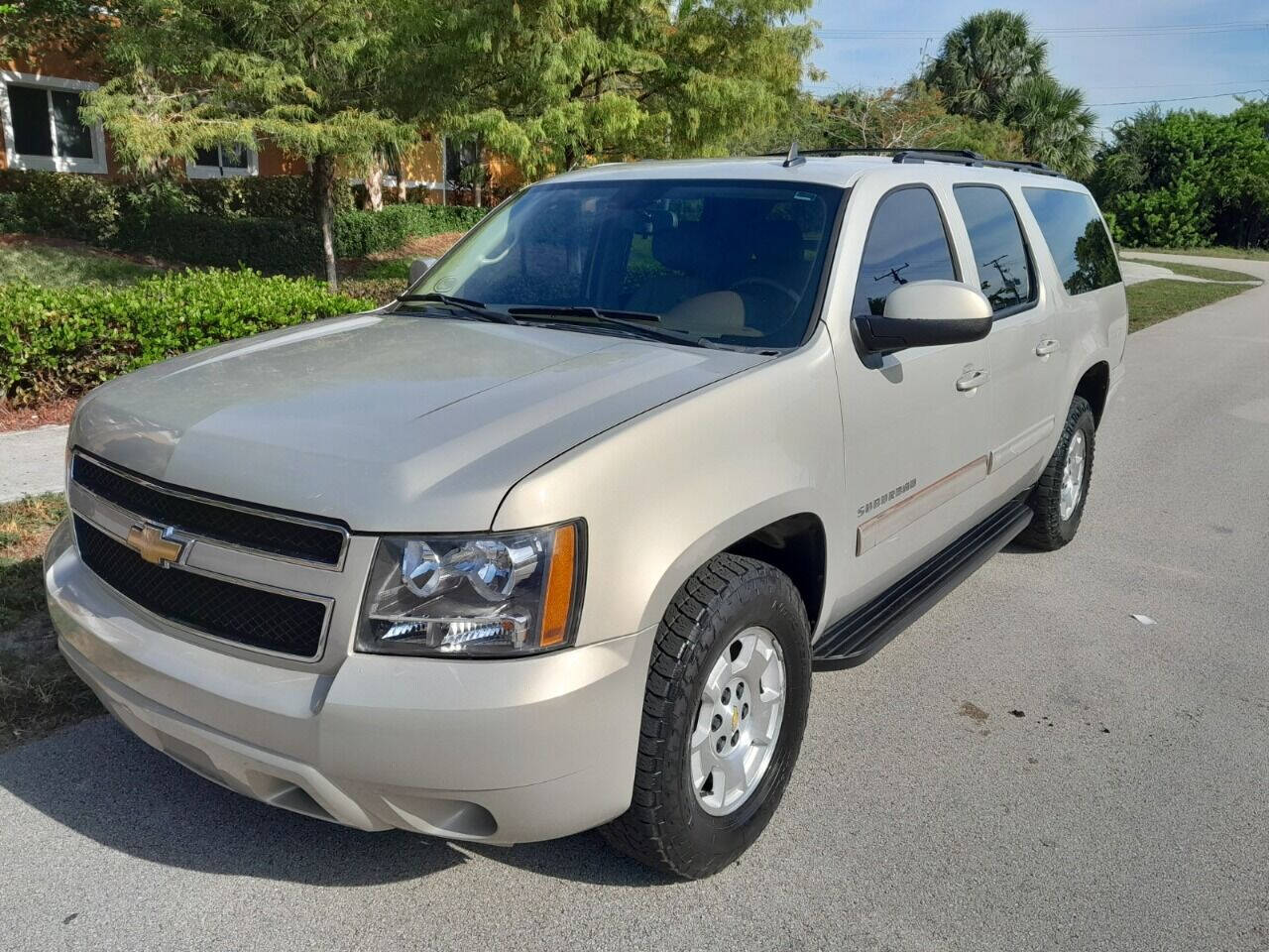 2011 Chevrolet Suburban SUV - $6,950
