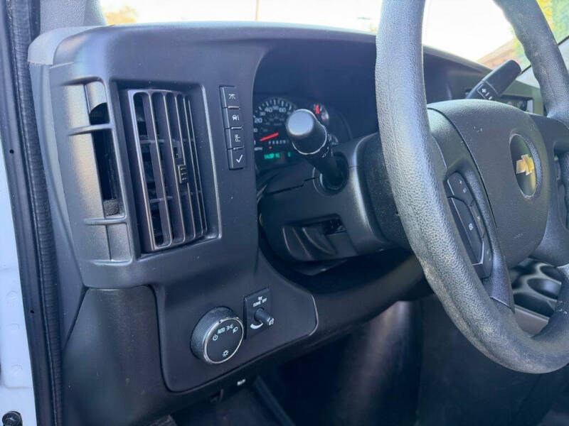 2025 Chevrolet Express LT 3500