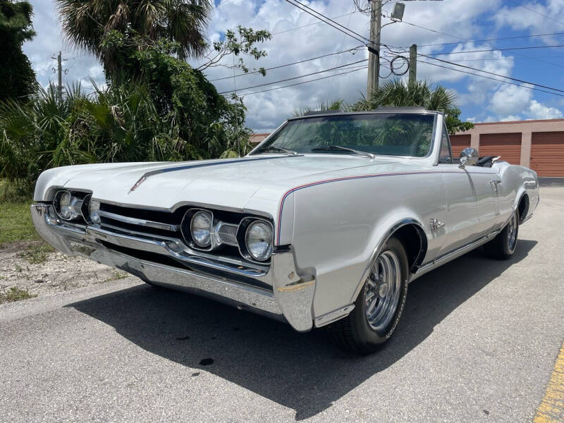 1967 Oldsmobile Cutlass Supreme for sale at American Classics Autotrader LLC in Pompano Beach FL